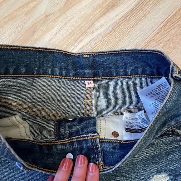 Levi’s denim shorts - Picture 5 of 5